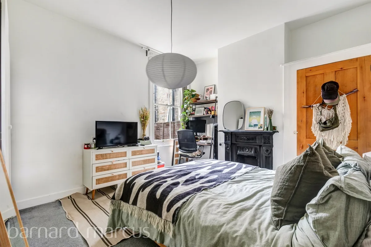 Flat Littlebury Road in Greater London