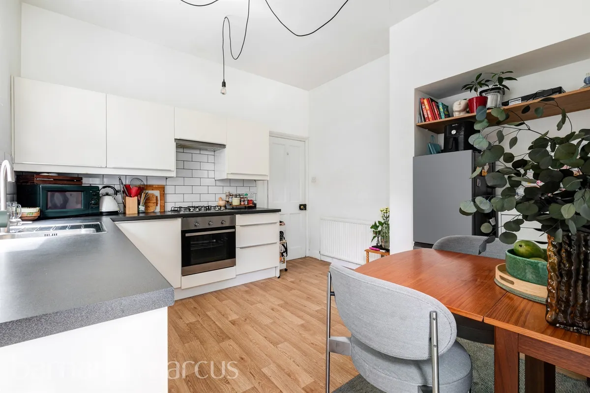 Flat Littlebury Road in Greater London