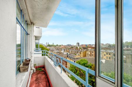 Flat Alscot Road in Greater London