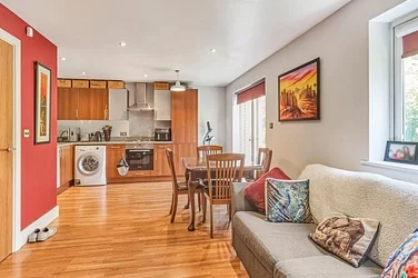 Flat Alscot Road in London