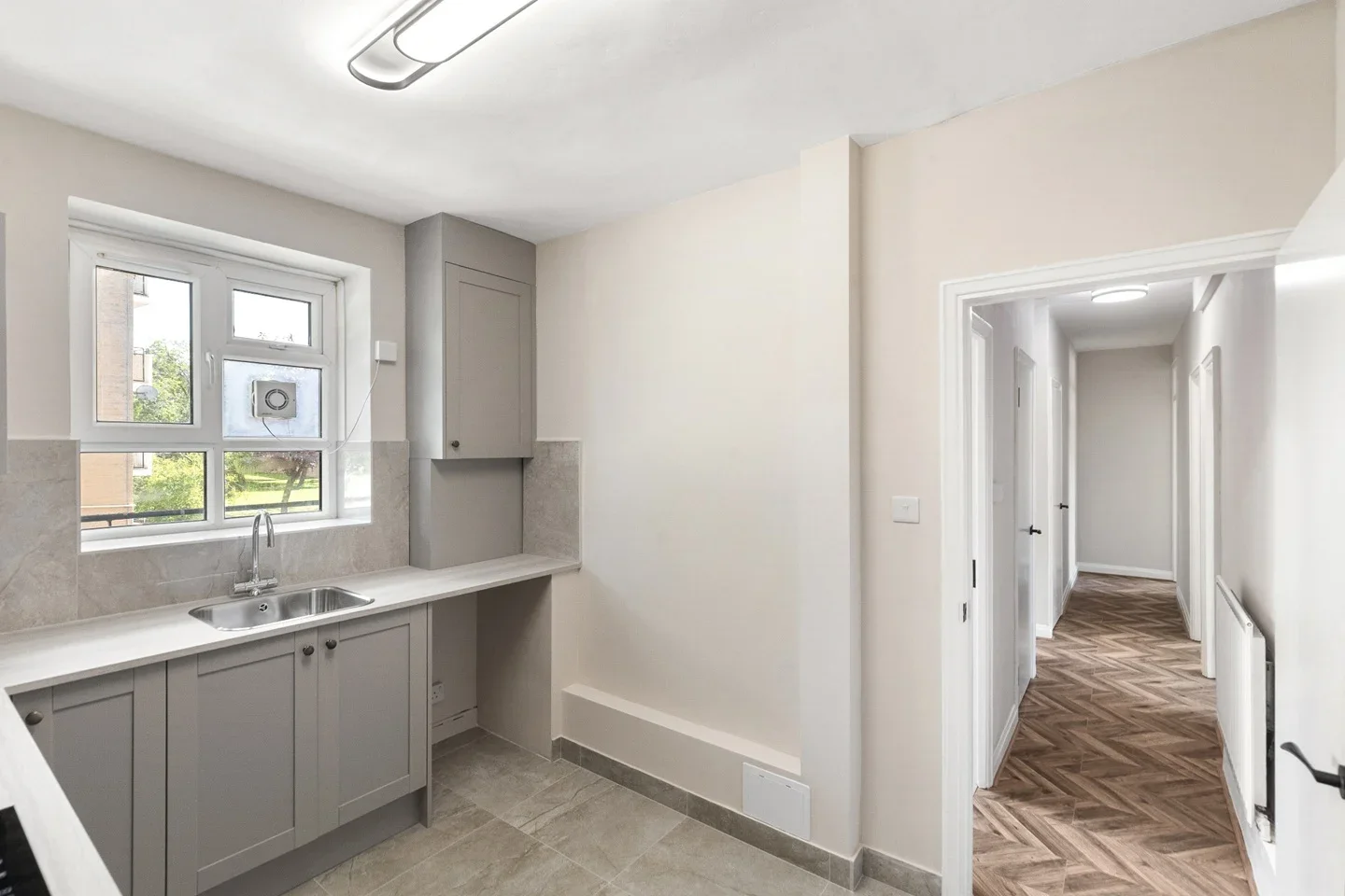 Flat Christchurch Road in Greater London