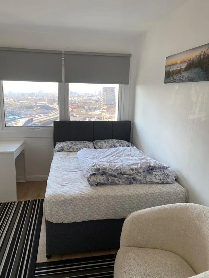 Room Alfred Road in City of Westminster