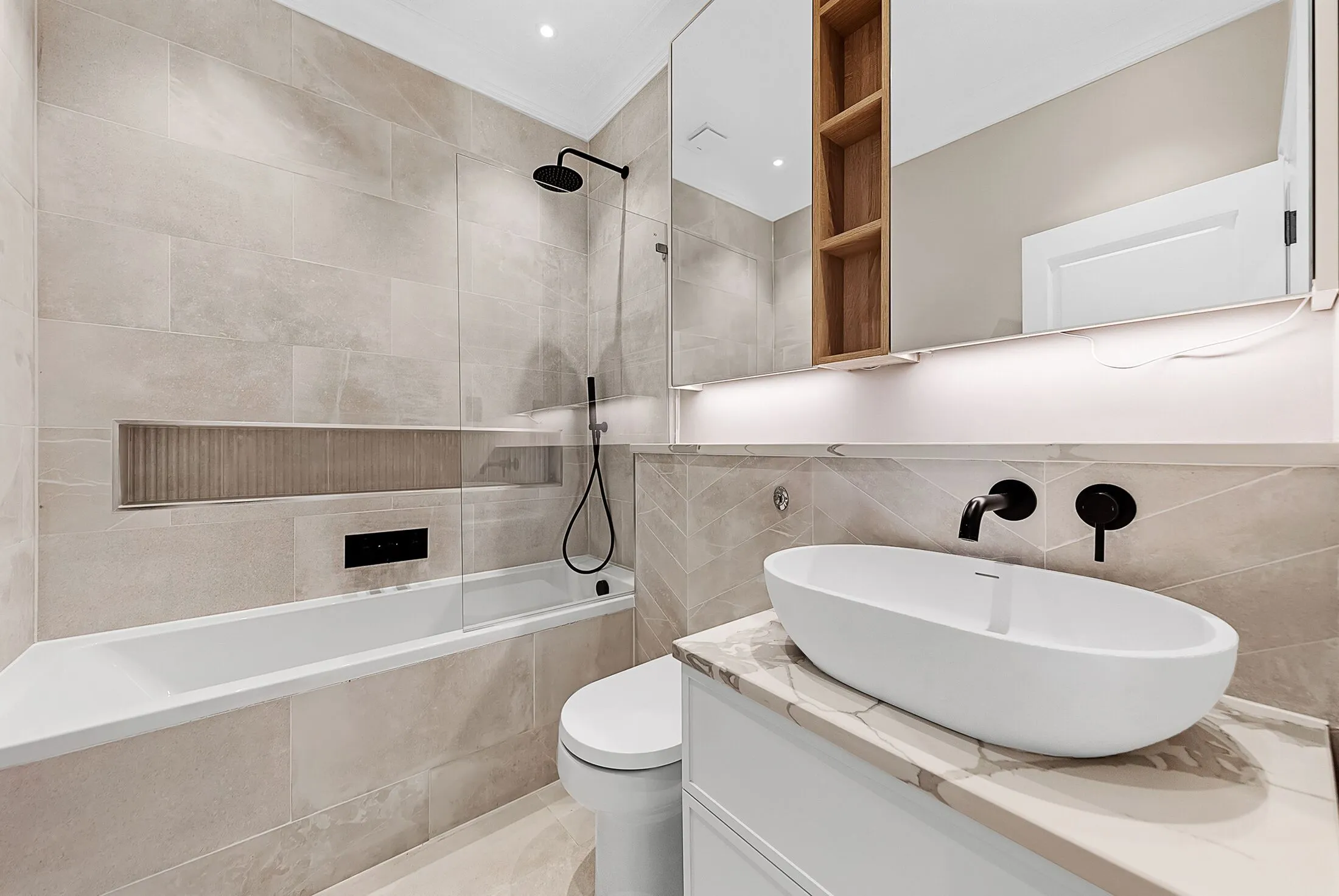 Flat Whittingstall Road in Greater London