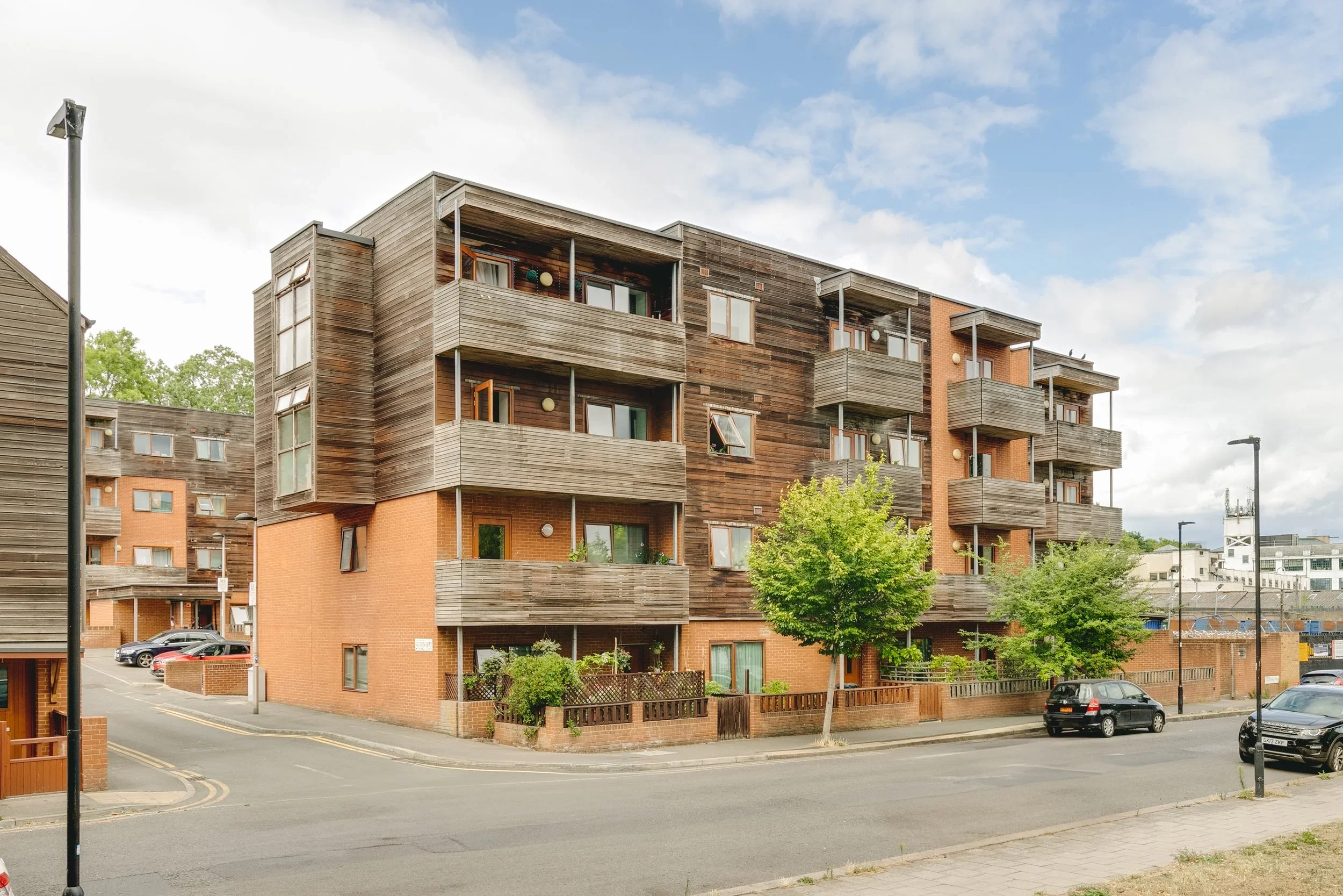Flat Beeton Way in Greater London