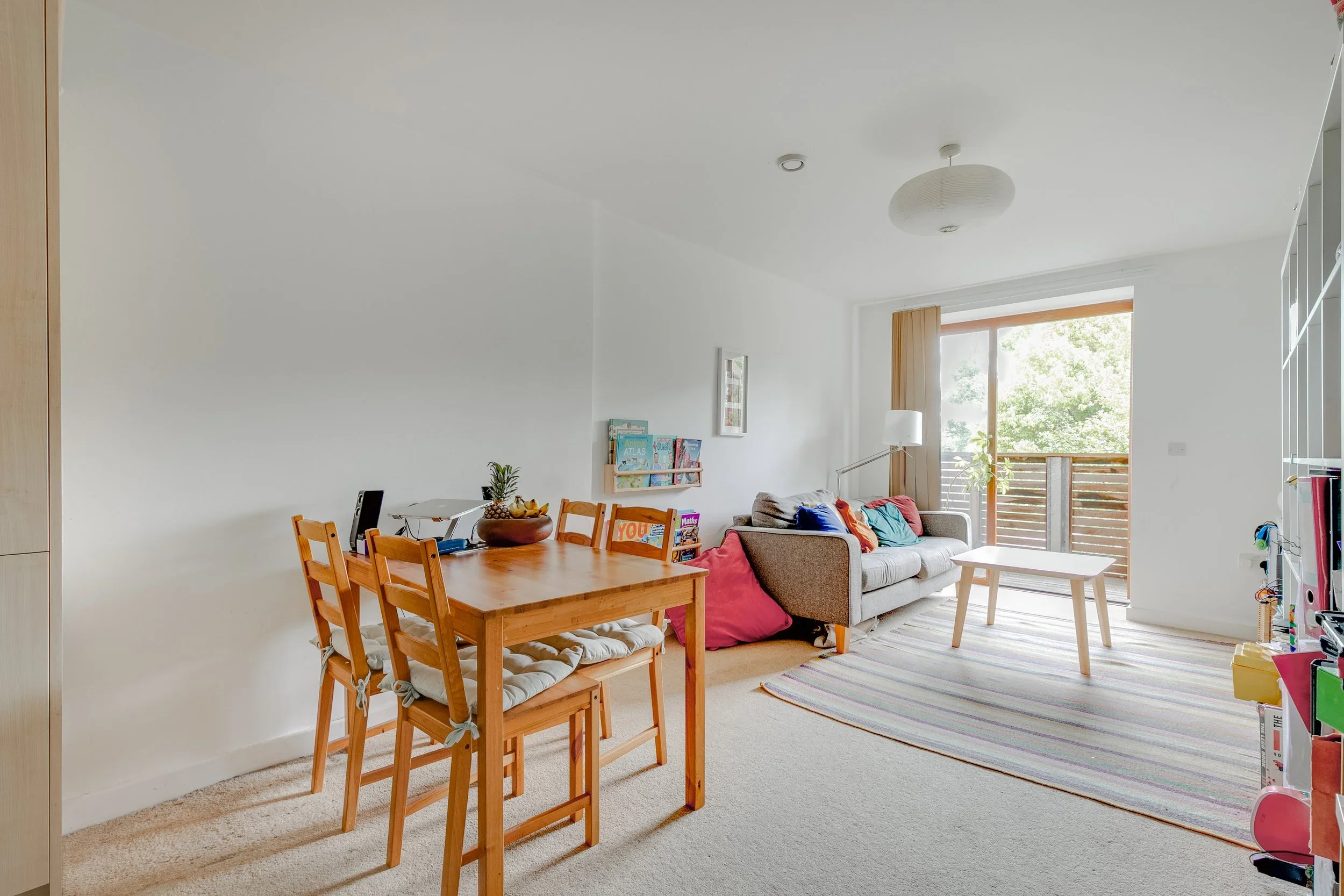 Flat Beeton Way in Greater London