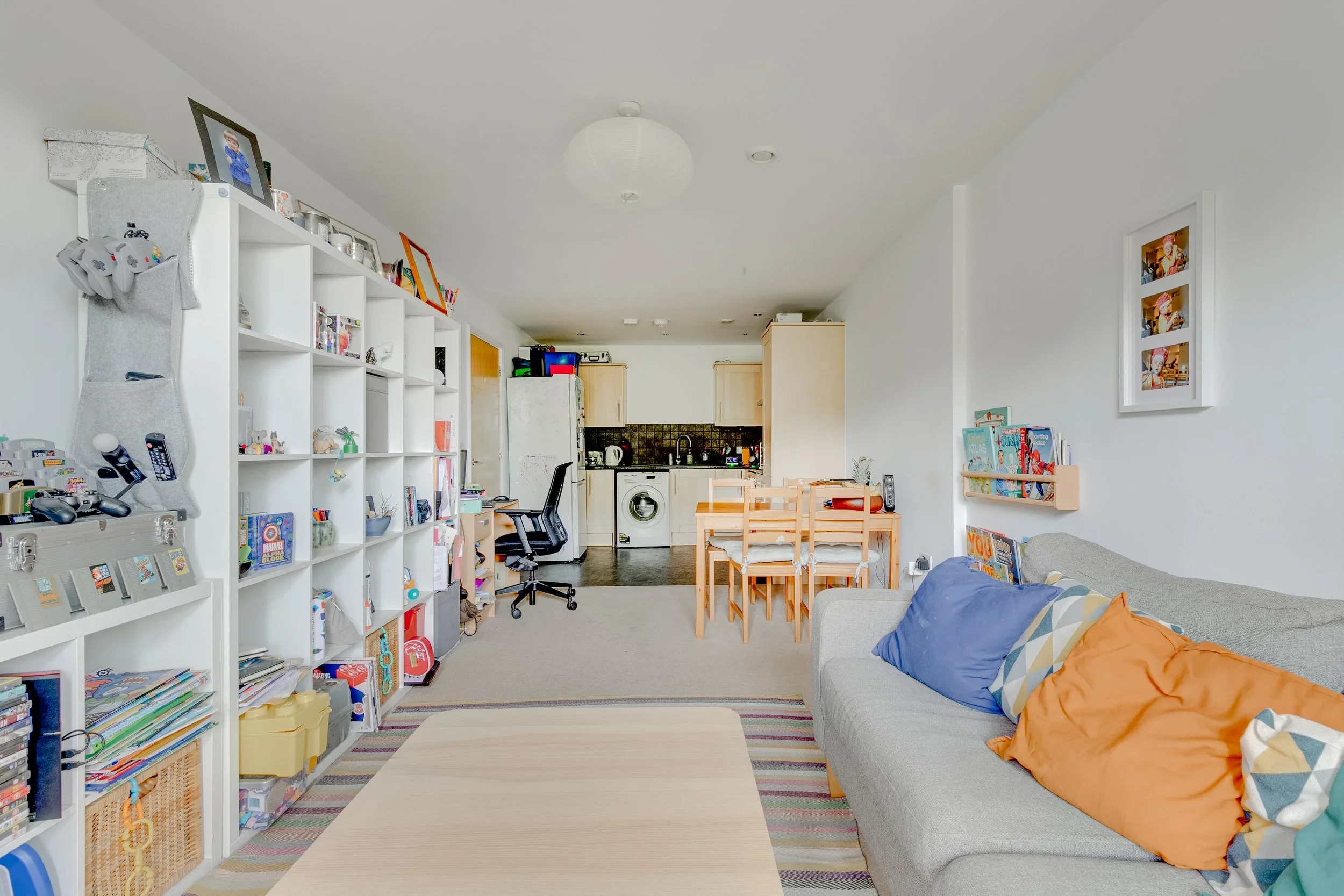 Flat Beeton Way in Greater London