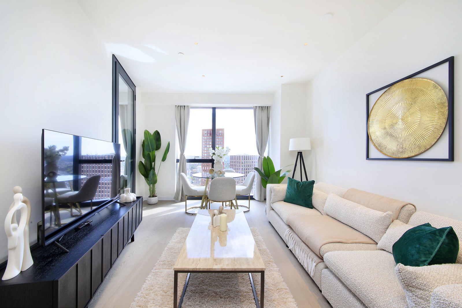 Flat Nine Elms Lane in Greater London