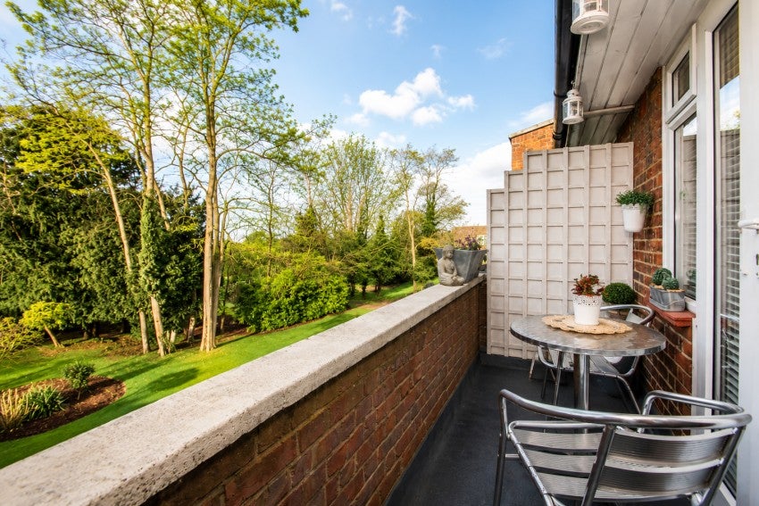 Flat Laleham Road in Borough of Spelthorne