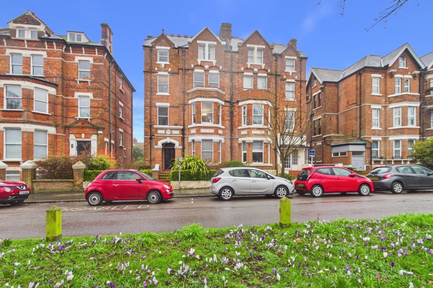 Flat Castle Hill Avenue in Folkestone and Hythe District