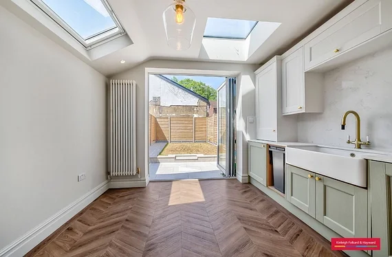 House Brunswick Crescent in Greater London