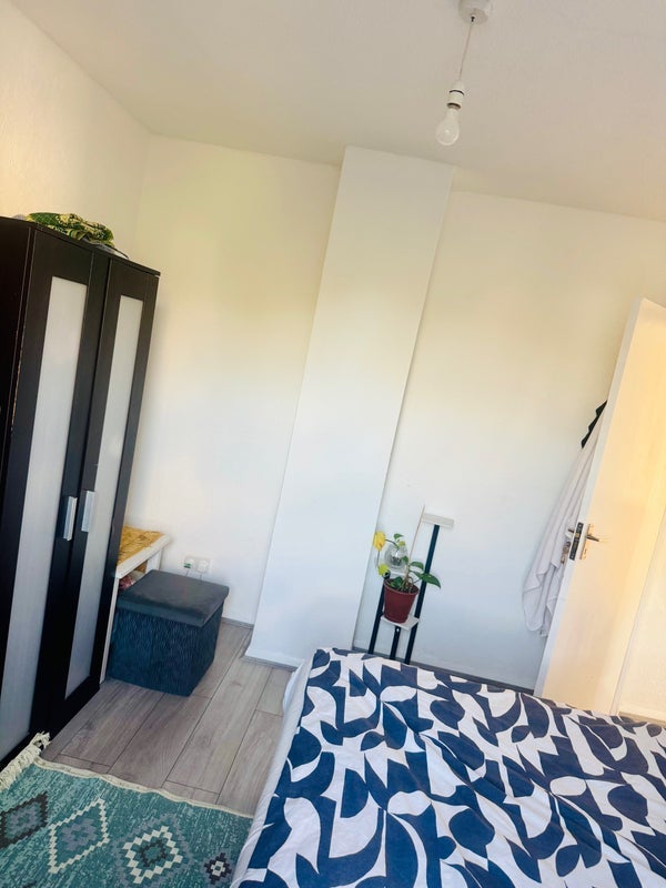 Room Vine Road in Greater London