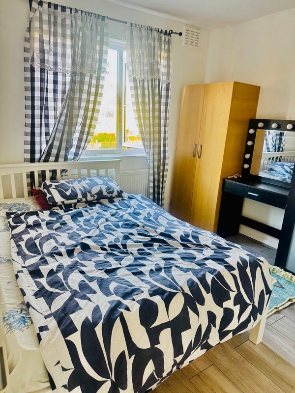 Room Vine Road in Greater London