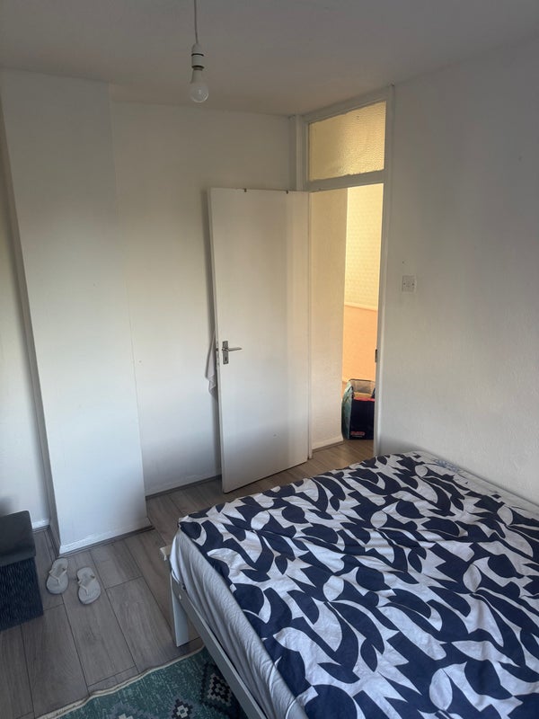 Room Vine Road in Greater London