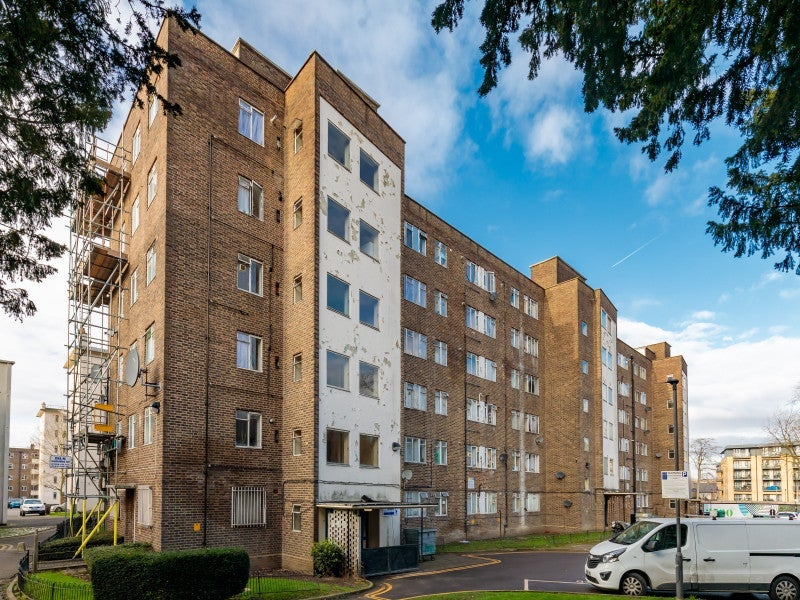 Flat Headlam Road in Greater London