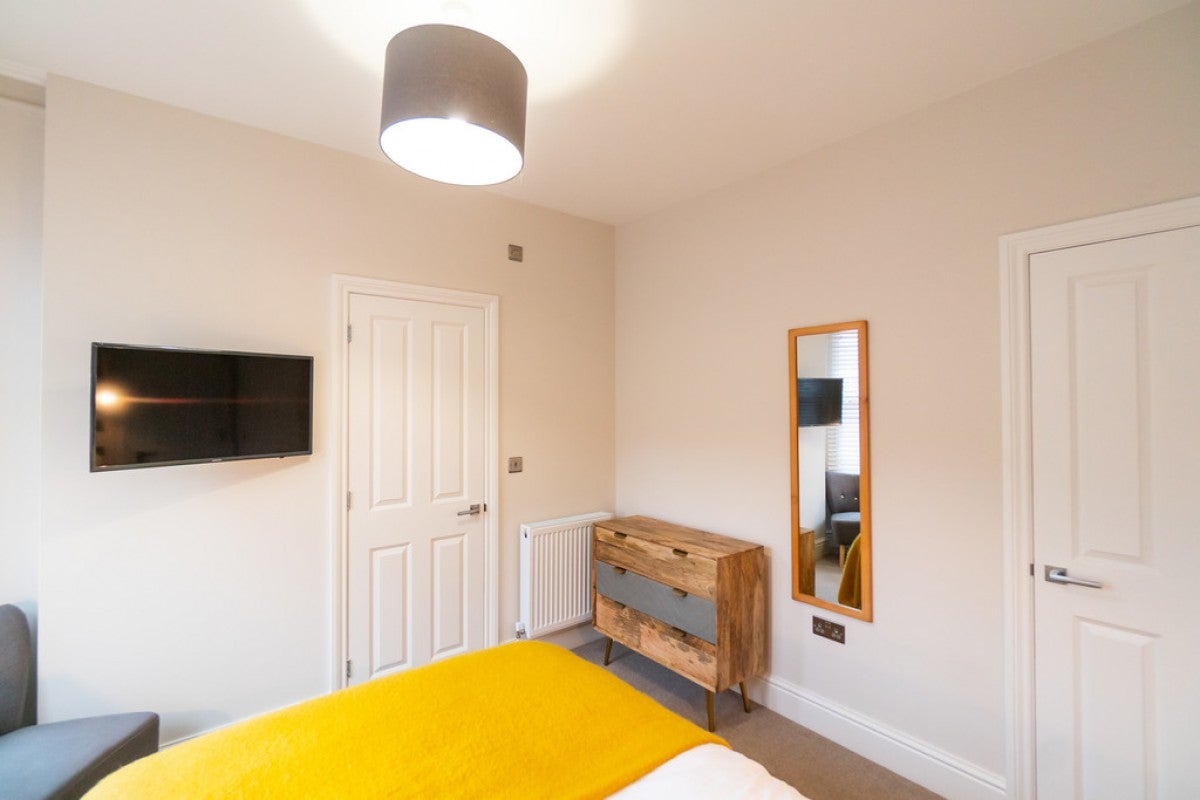 Room Wantage Road in Reading