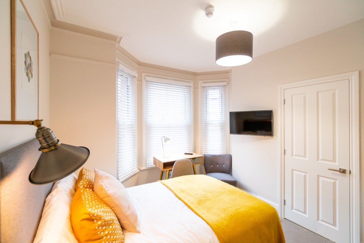 Room Wantage Road in Reading