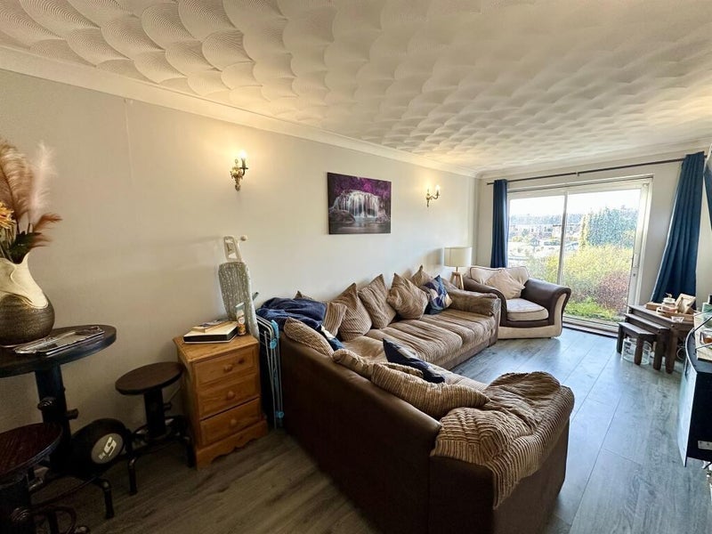 Room Horsegate Gardens in Fenland District