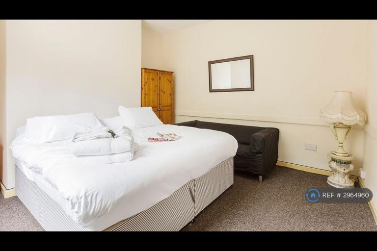 Room Edge Lane in Liverpool