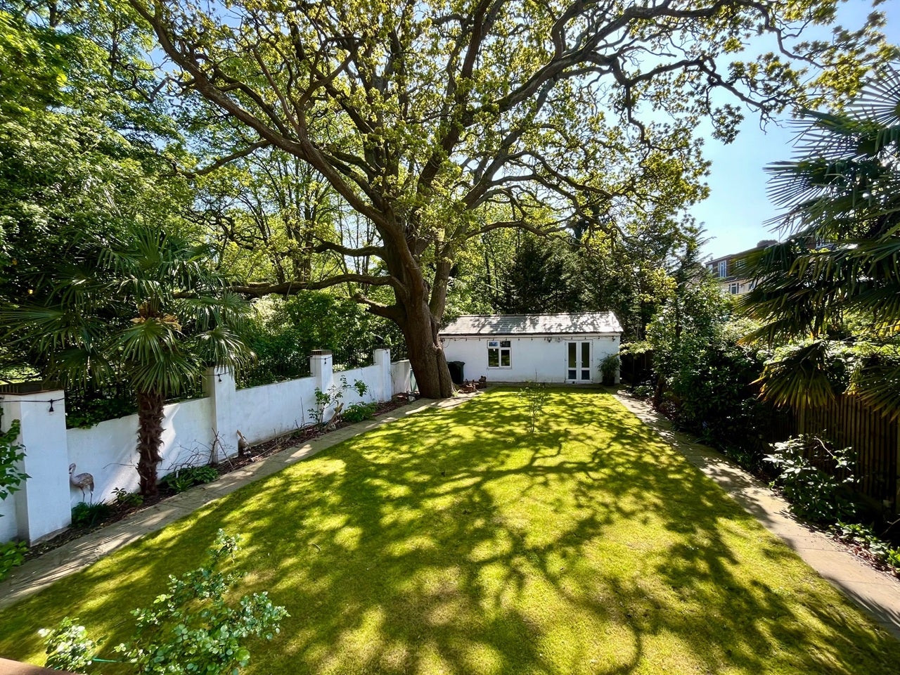 Room Totteridge Lane in Greater London