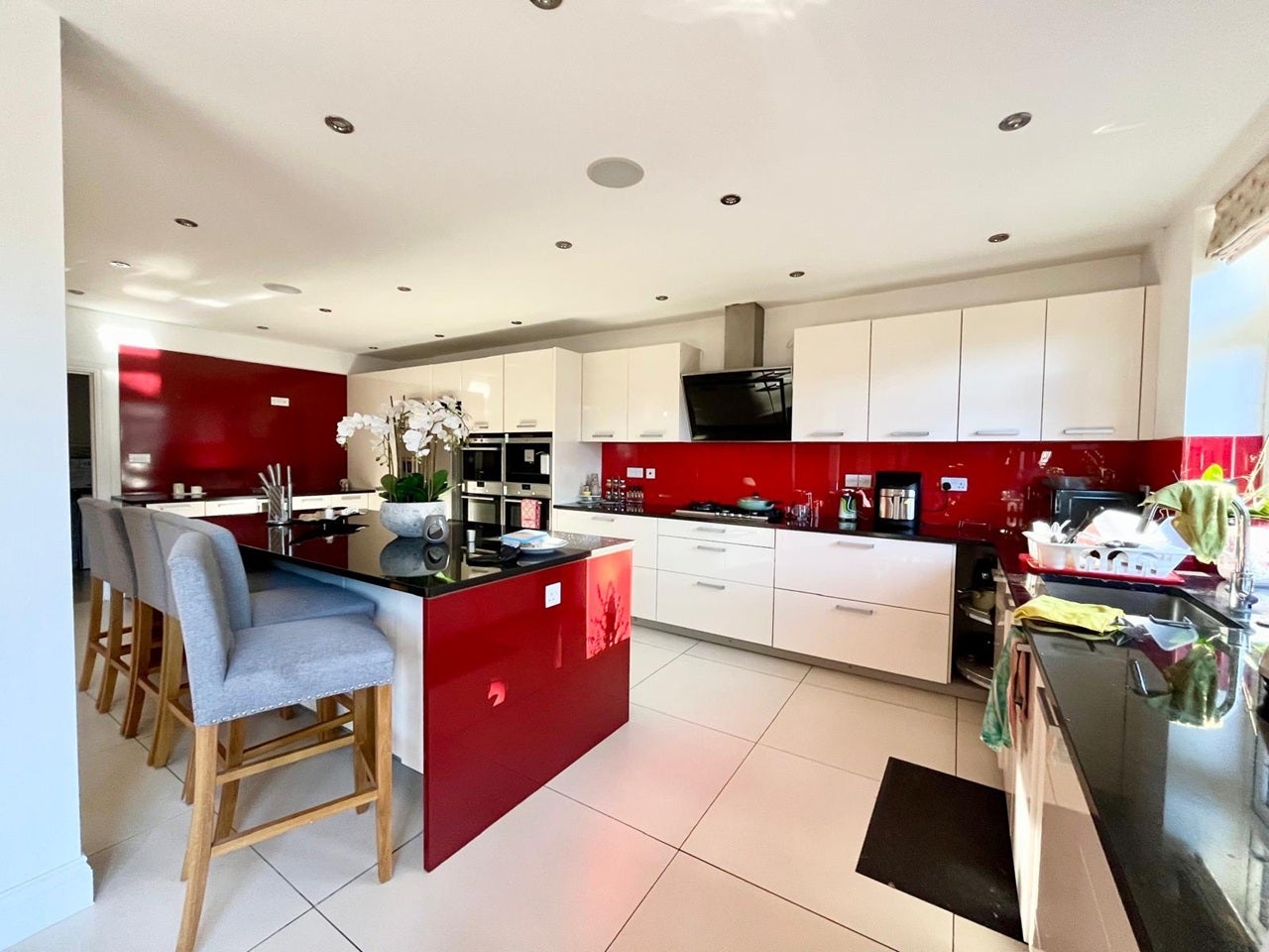 Room Totteridge Lane in Greater London