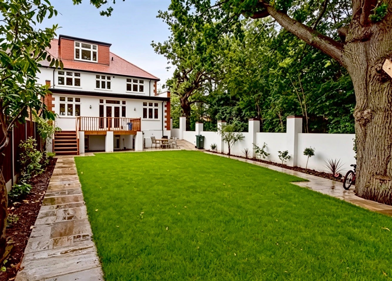 Room Totteridge Lane in Greater London