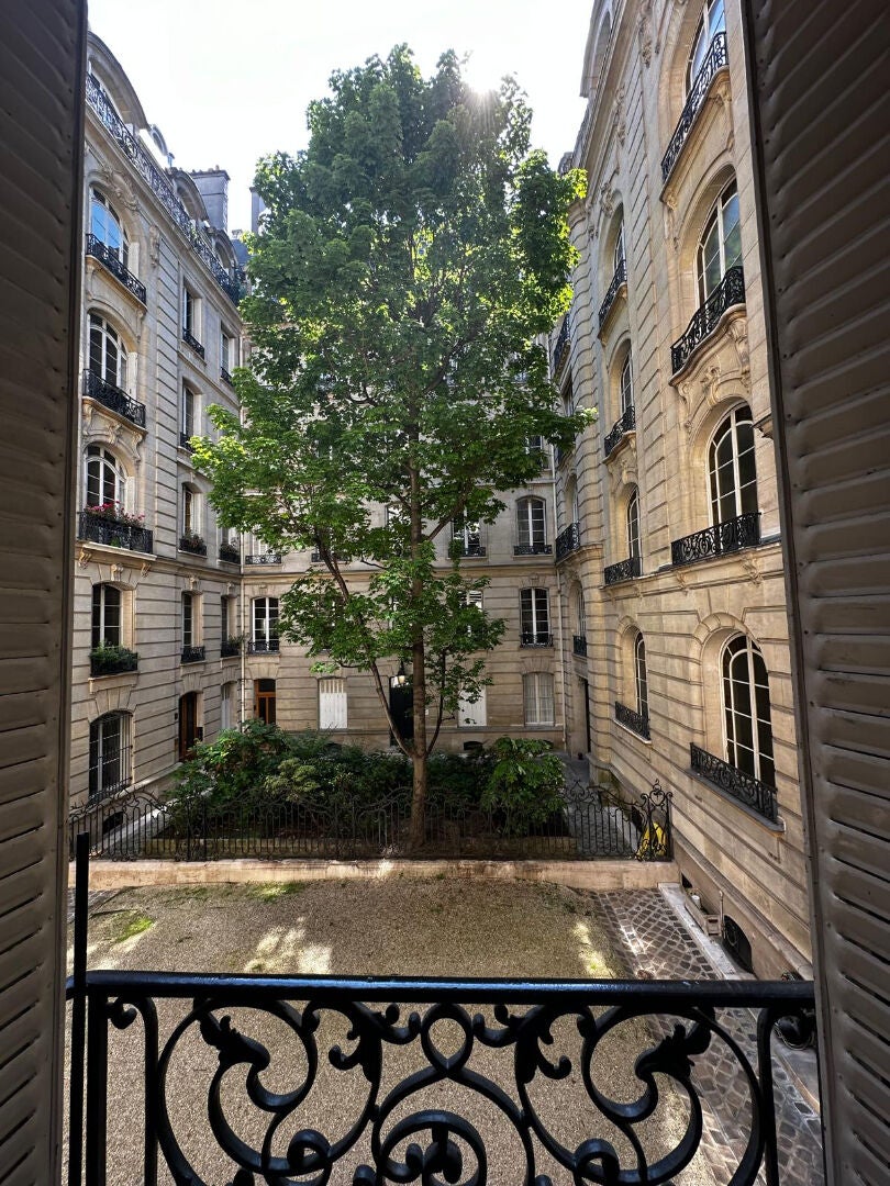 Appartement Place du Père Marcellin Champagnat à Paris