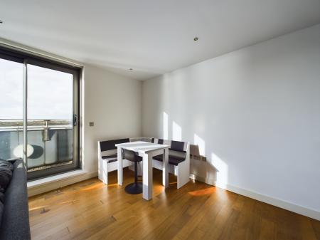 Flat William Jessop Way in Liverpool
