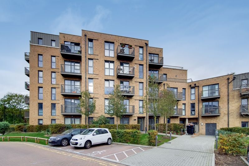 Flat Connersville Way in Greater London