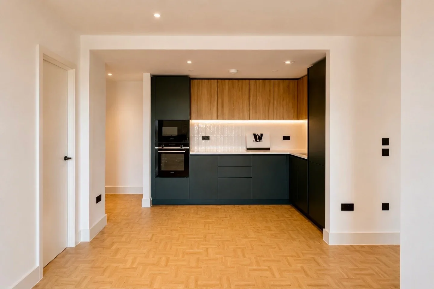 Flat Monarch Square in Greater London
