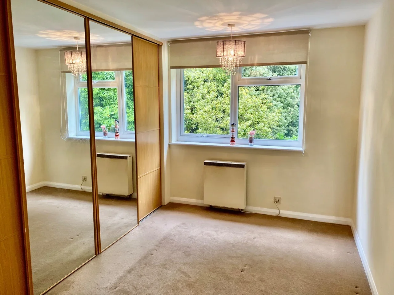 Flat Blackbush Close in Greater London