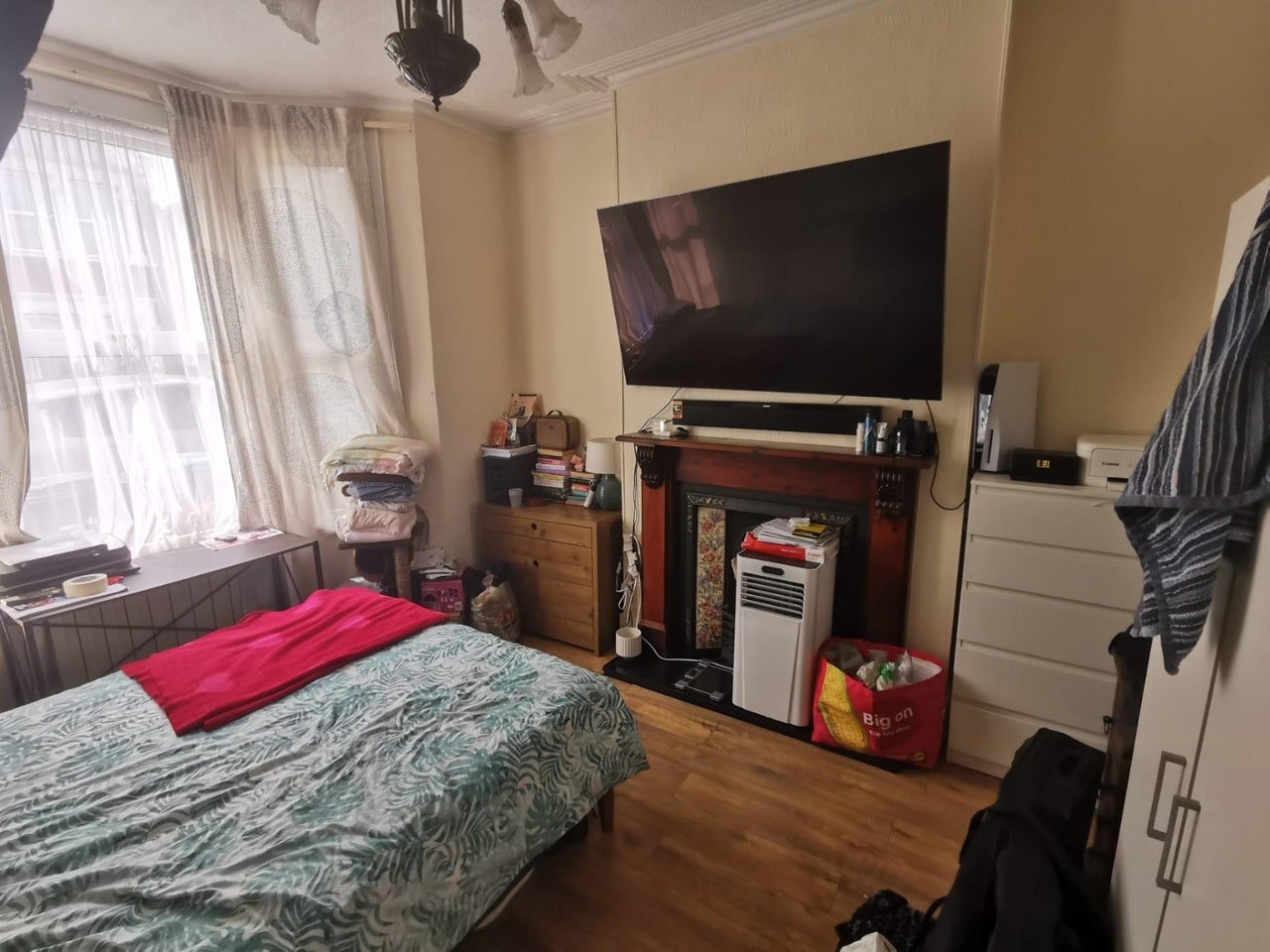 House Cecil Avenue in Greater London