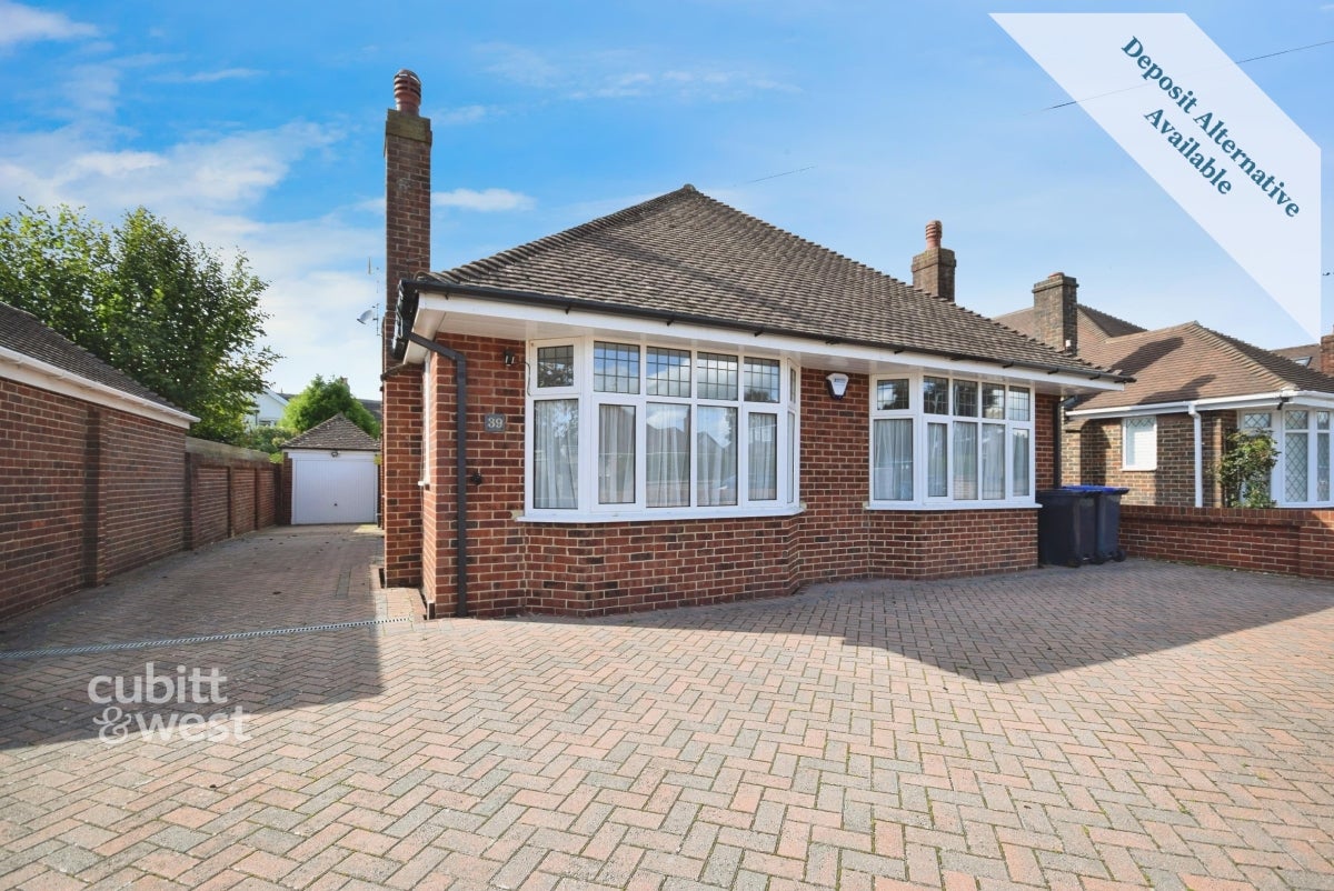 House Hollowood Road in Sandown