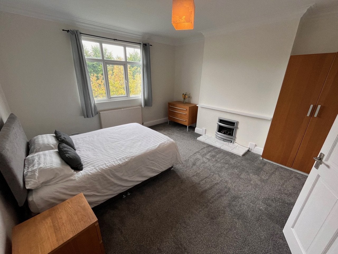 Flat Ashleigh Road in Leeds