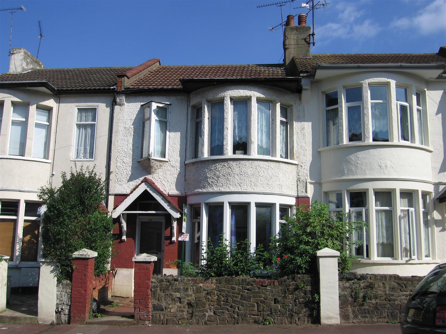 Flat Beedell Avenue in Southend-on-Sea