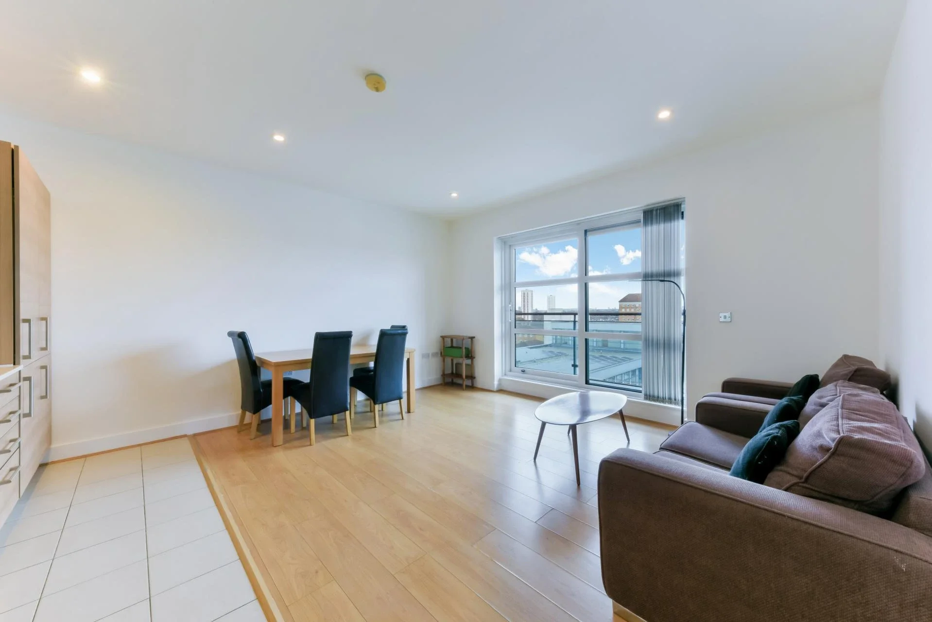 Flat Thorparch Road in Greater London