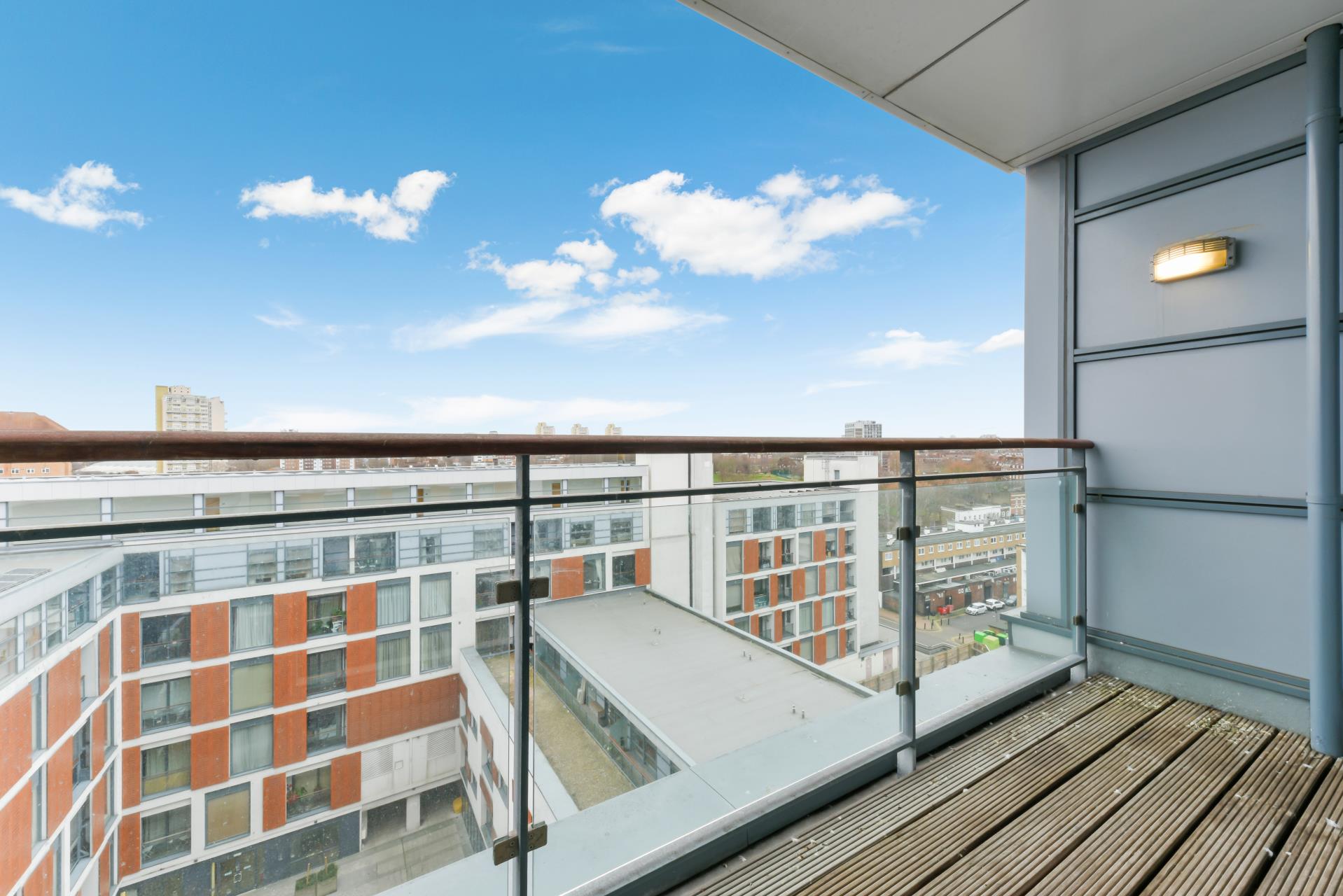 Flat Thorparch Road in Greater London