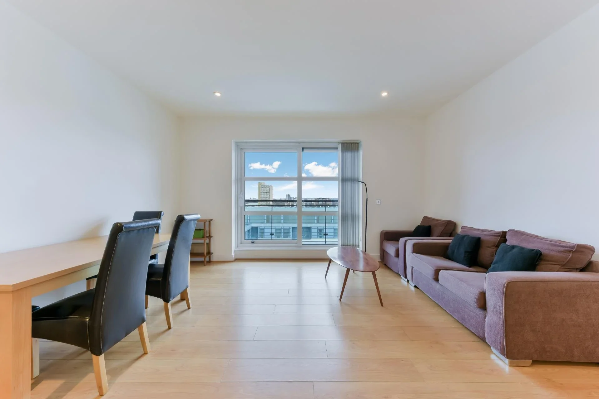 Flat Thorparch Road in Greater London