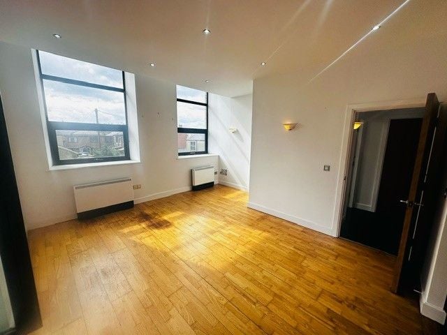 Flat Cavendish Approach in Leeds