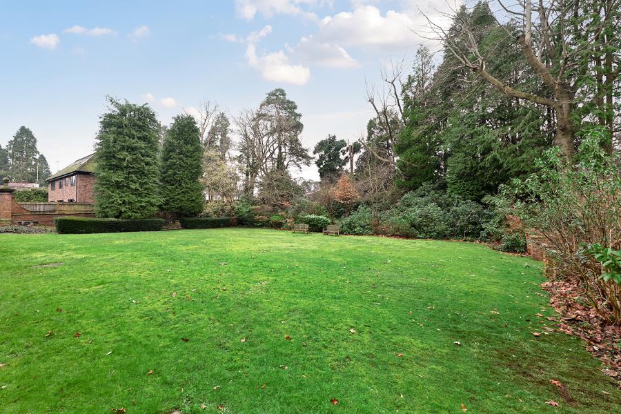 Flat Branksome Park Road in Surrey Heath
