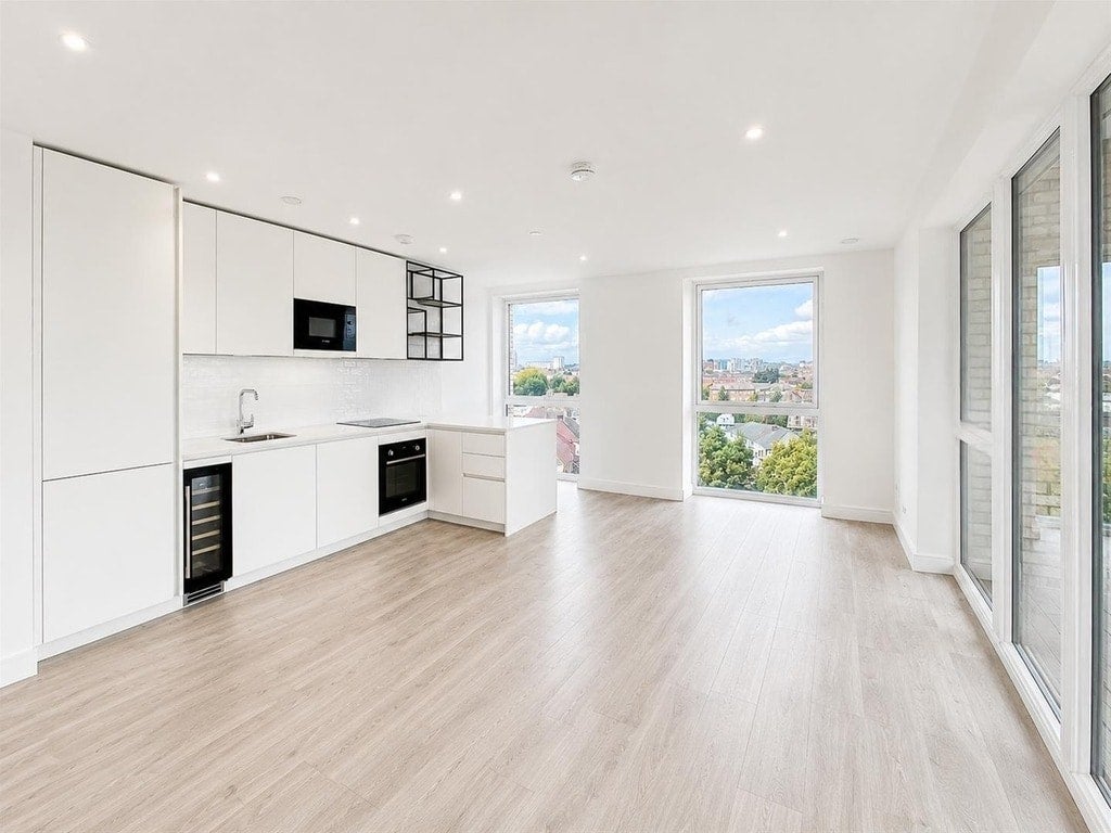 Flat Beresford Avenue in Greater London