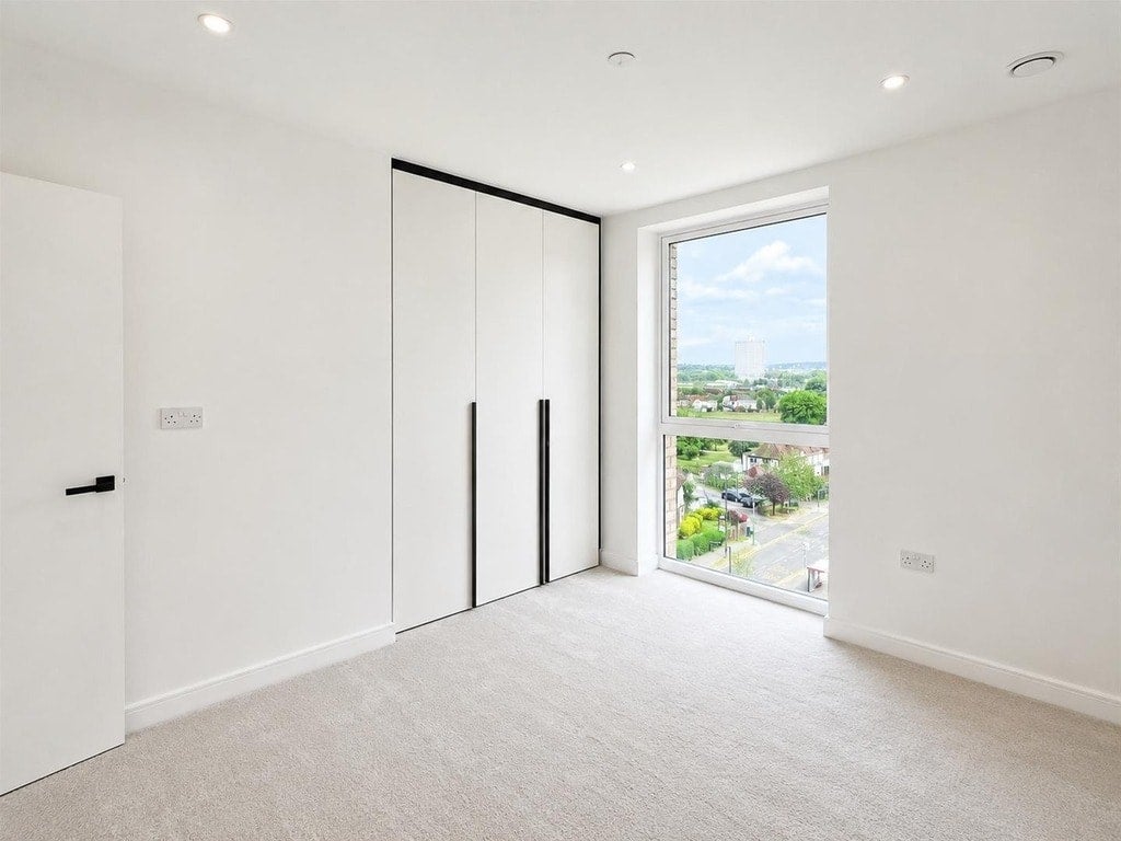 Flat Beresford Avenue in Greater London
