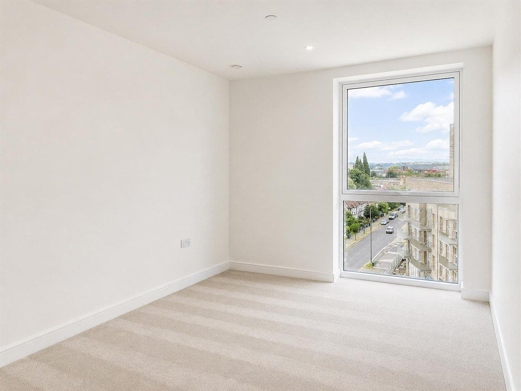 Flat Beresford Avenue in Greater London