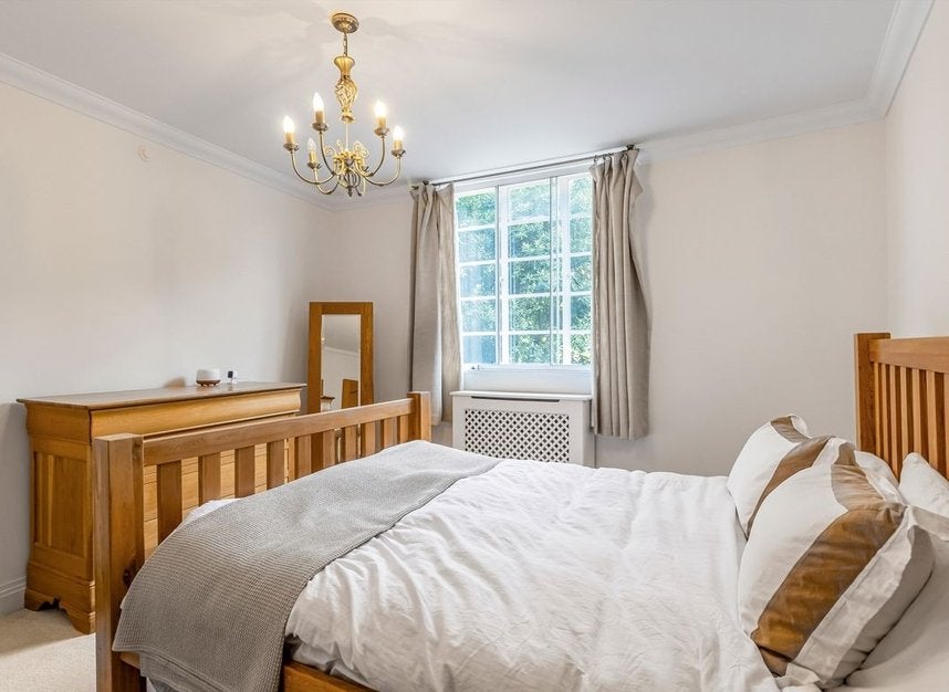 Flat Cholmeley Park in Greater London