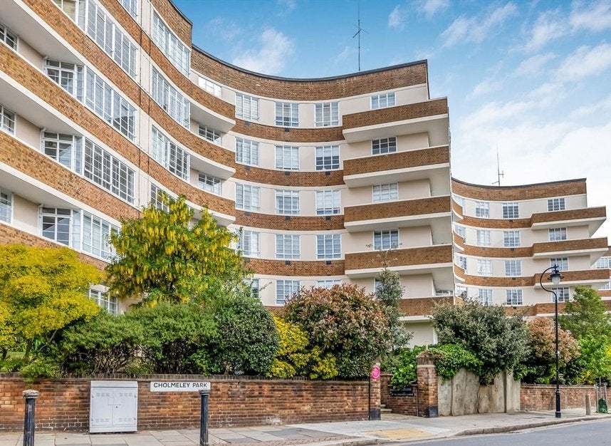 Flat Cholmeley Park in Greater London