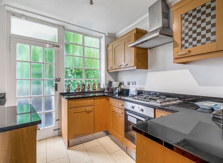 Flat Cholmeley Park in Greater London