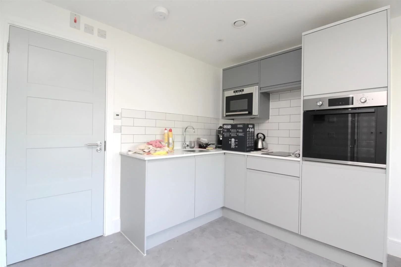 Flat Canning Square in Greater London