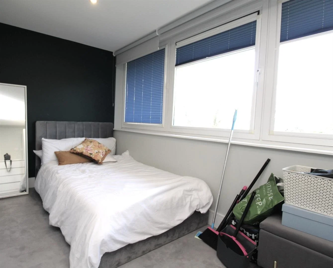 Flat Canning Square in Greater London