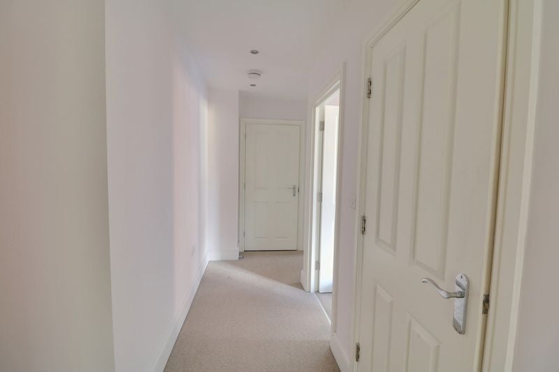 Flat Furze Lane in Greater London