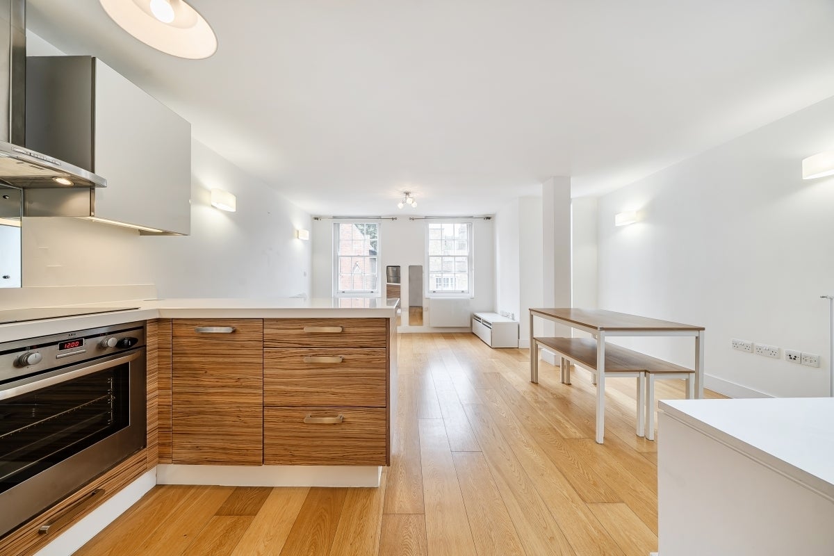 Flat Colnbrook Street in Greater London