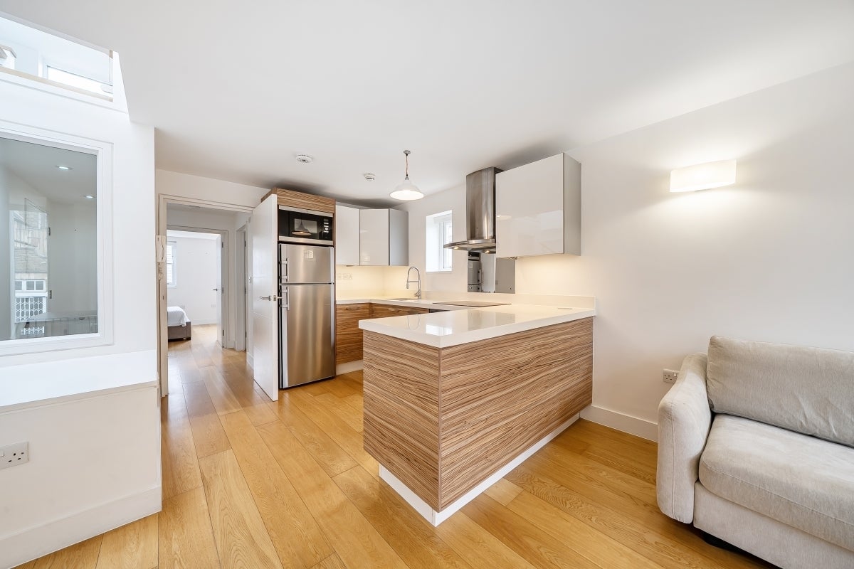 Flat Colnbrook Street in Greater London